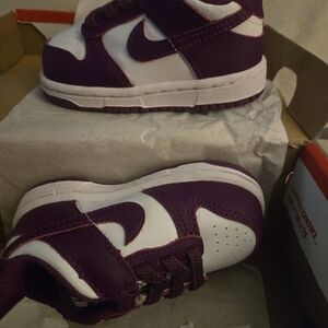 Nike Kids Sneakers in Purple and White
